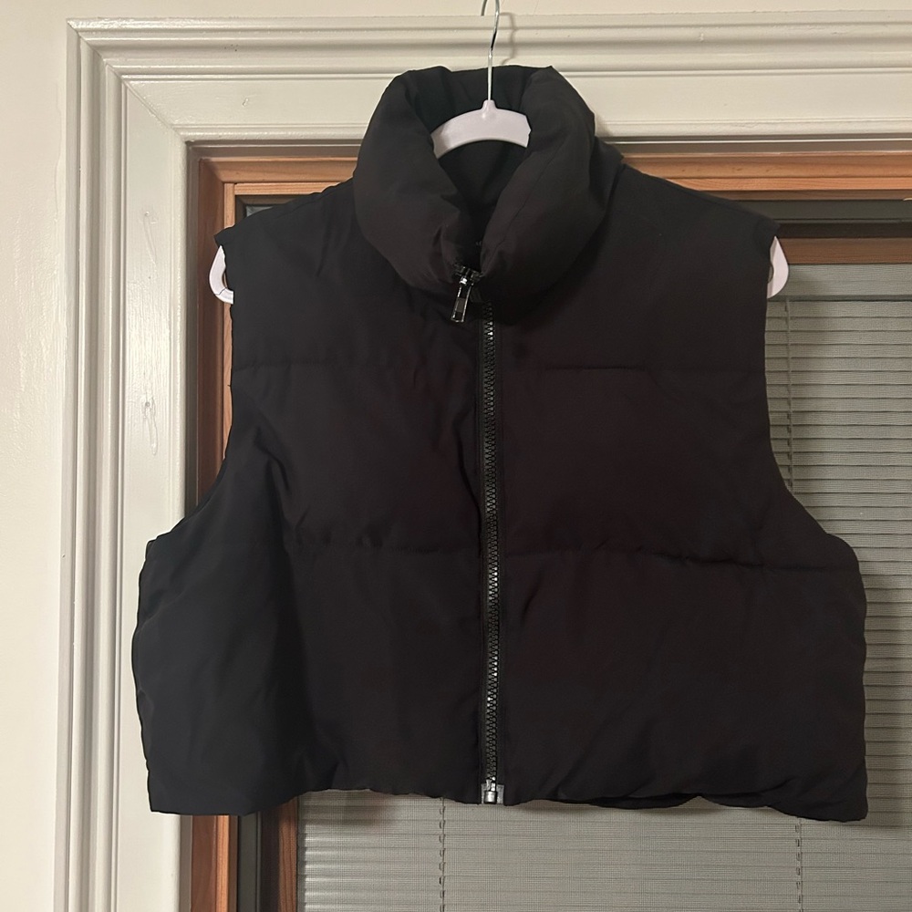 BRAND NEW CROPPED PUFFER VEST